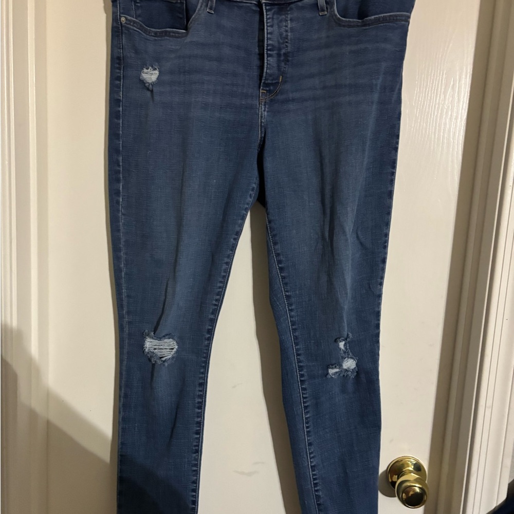 Women's Levi’s Distressed Jeans